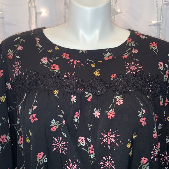 LANE BRYANT ⭐️ Ángel Wing Black Floral Blouse - Picture 2 of 8
